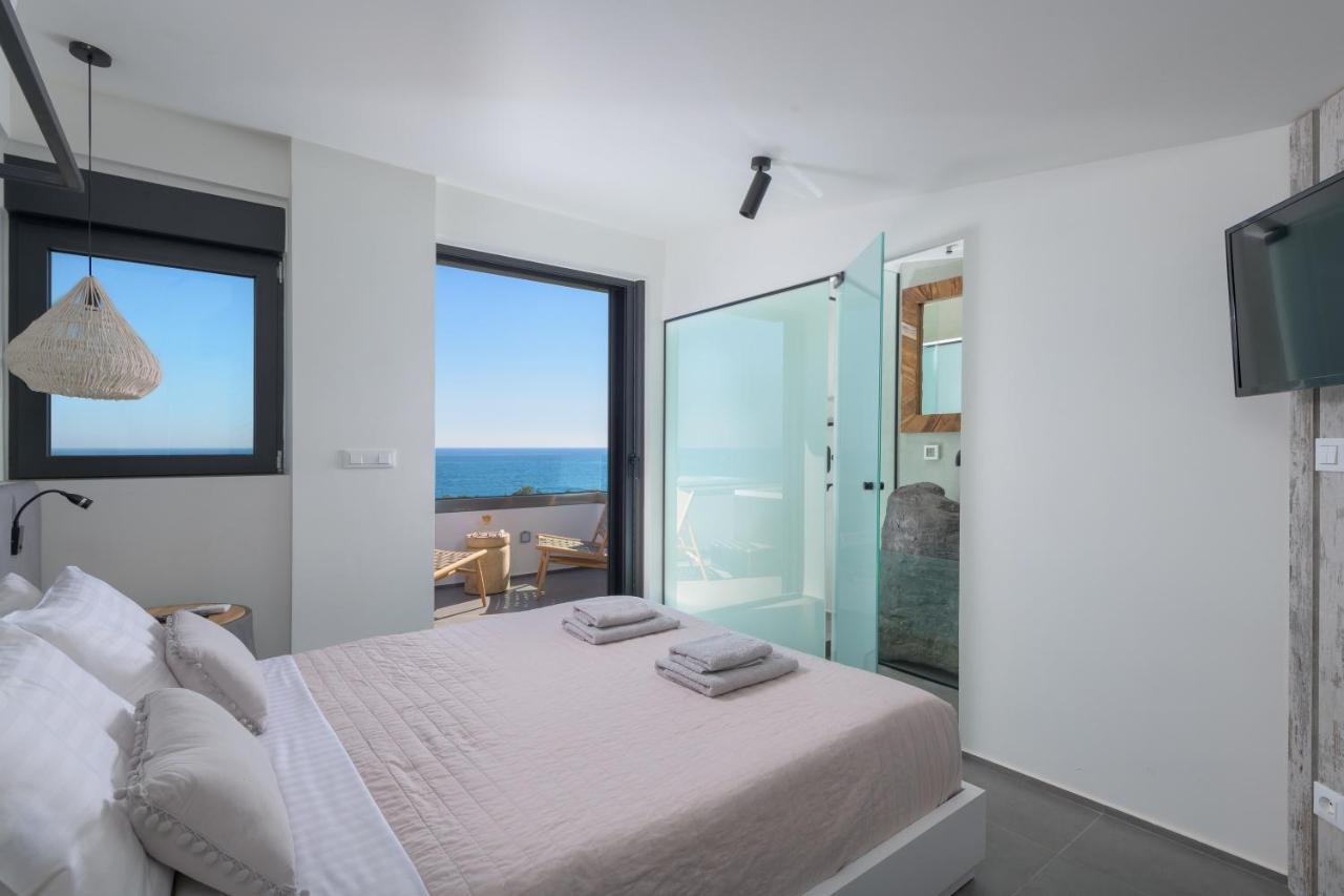Albatross Beach Front Villas ゲンナジー エクステリア 写真
